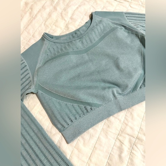 Blue Long Sleeve Crop Top - Picture 2 of 3